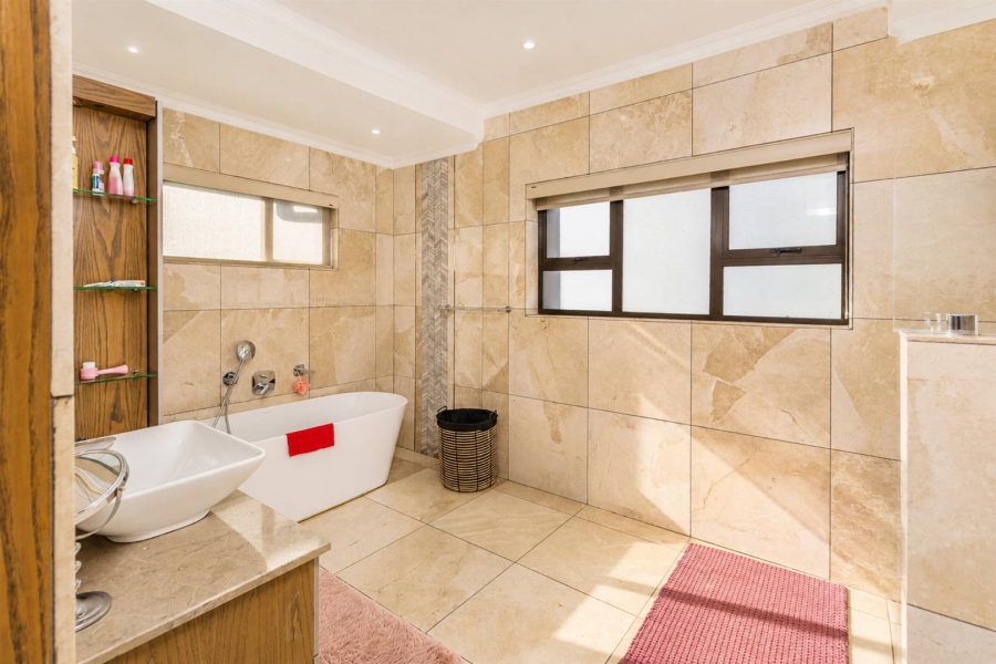 6 Bedroom Property for Sale in Birdwood Estate North West